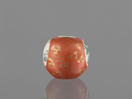 Vase, Chinese, Qing 1644–1911, early 19th century. Porcelain jug/vessel with birds, female images,