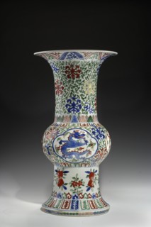 Zun-type vase decorated with images of dragons; dragons, dragon with pearl, plant twigs ornament;