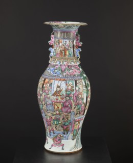 Vase, Chinese, colored porcelain, battle scenes, figural scenes, plant ornaments, floral