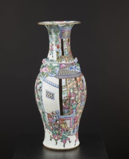 Vase, Chinese, colored porcelain, battle scenes, figural scenes, plant ornaments, floral