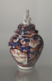 Vase with cover, Japanese, Edo period 18th century, porcelain Imari, decorated with flowers, tree,