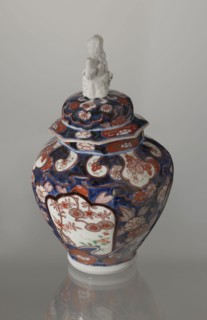 Vase with cover, Japanese Imari ceramics, 18th century Edo period, Japan. Decoration: flowers,