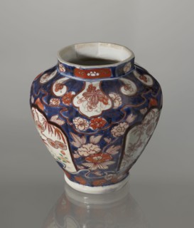 Vase with cover, Japanese, Edo period 18th century, imari porcelain vessel decorated with flowers,
