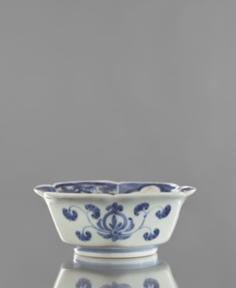 Bowl, ceramics, blue-and-white porcelain, decorated with animals and plant ornaments; maker,