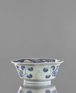 Bowl, ceramics, blue-and-white porcelain, decorated with animals and plant ornaments; bowl-shaped