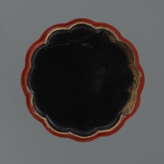Box with a lid, Chinese art, Chinese culture, Qing dynasty 1644–1911, figurative scenes, rosettes,