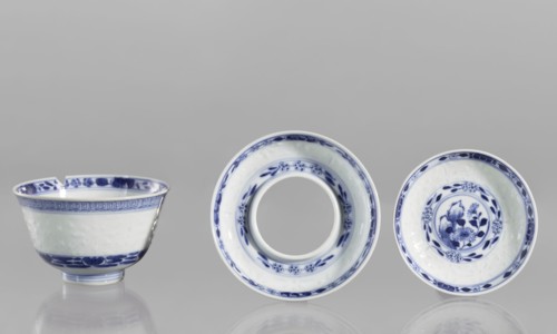 Bowl on a base with a lid; ceramics; rice-pattern geometric and plant ornament; rice porcelain;