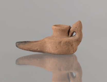 Oil lamp, Islamic art, Arabic culture, Fatimid dynasty 909–1171, Arabic pottery, Egyptian pottery,