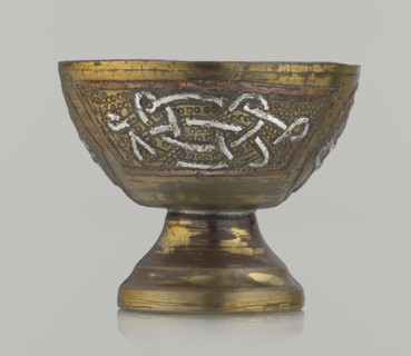 Bowl, gift, Islamic art, Arabic culture, inscriptions, Arabic calligraphy, geometric motifs.