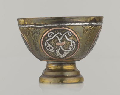 Bowl, gift, Islamic art, Arabic, geometric motifs. Decoration with braided and arabesque motifs in