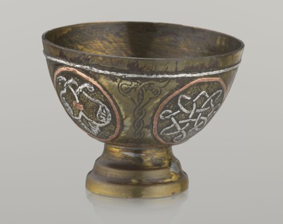 Bowl, Islamic art, Arabic culture, geometric motifs; decoration with braided and arabesque motifs