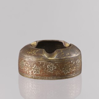 Ashtray, applied art; floral tendril decoration on the sides; composition with a botanical pattern