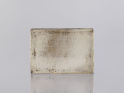 Box with lid. Box decorated on the sides with plant twigs. Paste colors: red, orange, black paste