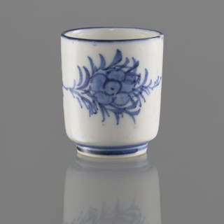 Bowl, Chinese, Qing 1644–1911, 19th/20th century. Porcelain vessel on a ring-shaped foot, height 5