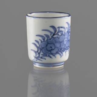 Bowl, Chinese, Qing 1644–1911, 19th/20th century. Porcelain vessel on a ring-shaped foot, height 5