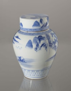 Storage vessel with lid, by Zôshuntei Sanpô Zoshuntei Sampo signed underglaze in cobalt: Zoshuntei