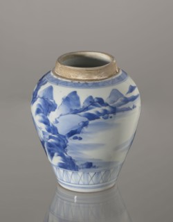 Storage vessel with lid by Zôshuntei Sanpo Zoshuntei Sampo zo, c. 1842–1878. Pear-shaped
