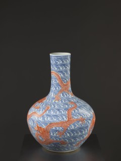 Vase-bottle, Chinese, Qing dynasty Qianlong, 1736–1795, 18th century. Blue-and-white porcelain