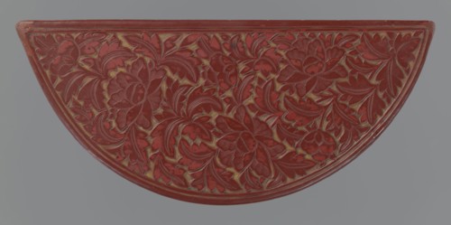 Box with a lid, Chinese, Ming 1368–1644, 17th century. Semi-circular box decorated on the lid with