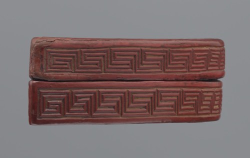 Box with a lid. Semi-circular box decorated on the lid with a dense pattern composed of peony