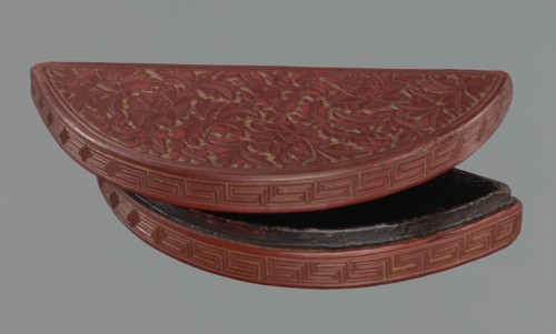 Box with a lid, Chinese art, Chinese culture, Ming 1368–1644, boxes, peonies, meander ornament,