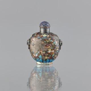 Snuffbox with stopper, cloisonné enamel, figural scenes and plant ornament, handles; maker,