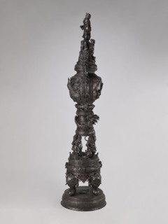 Incense burner koro, Meiji period late 19th century, Japan; bronze vessel with dragon-shaped