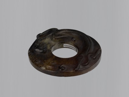 Disc with an image of a lizard;, Chinese, Qing dynasty, Qianlong period 1736–1795. Jade bi disc