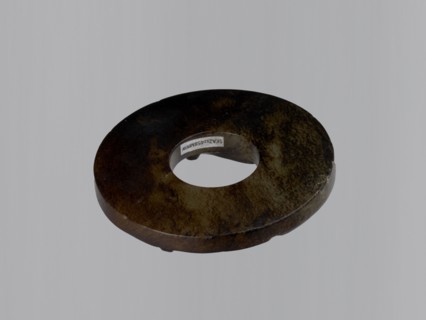 Disc with an image of a lizard, Chinese art, Qing dynasty 1644–1911, Qianlong period/style