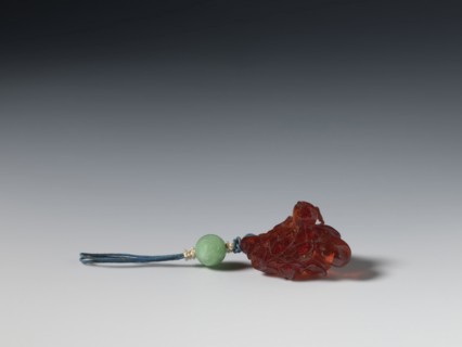 Grape wine pendant, fossil amber; Chinese, Qing dynasty 1644–1911; 18th century; subject: grapes;