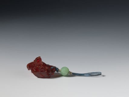 Grape wine pendant, fossil amber; Chinese, Qing dynasty 1644–1911; 18th century; material: amber;