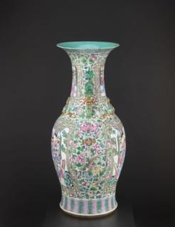 Vase, lion iconography, protection, court scenes, ceramics, Qing style, colored porcelain, Chinese