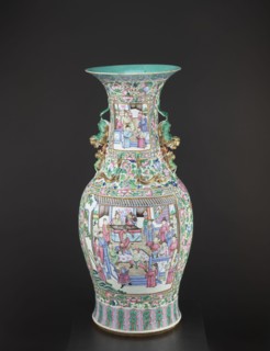 Vase, lion iconography, protection, court scenes, ceramics, Qing style, colored porcelain, Chinese
