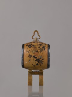 Okimono in the shape of a taiko drum by Nogawa, ca. 1890–1900 Meiji period, 1868–1912. Drum-shaped