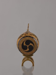 Okimono in the shape of a taiko drum, Nogawa workshop, Japanese, Meiji period ca. 1890–1900.