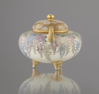 Incense burner koro with cover, Kinkozan Sobei VII 1867–1927 maker; workshop Kinkozan, signed.