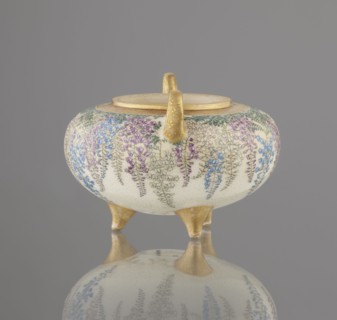 Incense burner kôro with cover by Kinkôzan, Sôbei VII 1867–1927, co-created by Kinkôzan workshop;