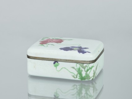 Box with a lid; maker, ; poppies; Japanese art; Japanese culture; flowers iconography; plant