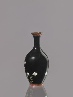 Vase, gift; repossession; chrysanthemums; Japanese art; Japanese culture; flowers iconography;