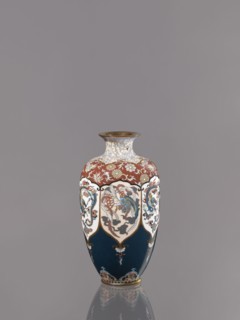 Vase, cloisonné enamel. Vase on a small, ring-shaped foot, with a short neck ending in a spout