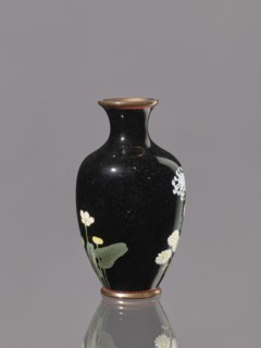 Vase, chrysanthemums; butterflies; Japanese art; Japanese culture; flowers iconography; Meiji