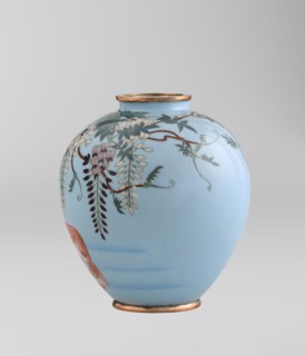 Vase by Gonda Hirosuke 1865–1937, cloisonné enamel, small spherical vase one of a pair on a low