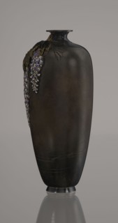 Vase, Toshitsugu creator, Meiji period 19th/20th century, Japan. Ovoid vase on a low ring foot with