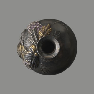 Vase, Toshitsugu author, Meiji period 19th/20th century, Japan. Ovoid vase on a low ring foot with