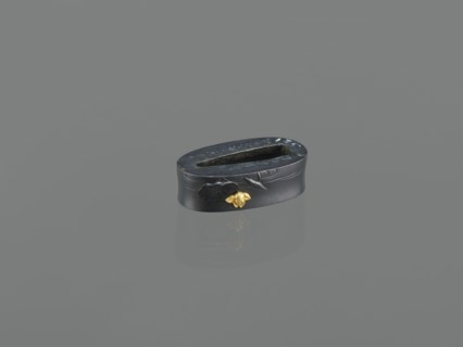 Metal collar ending a sword hilt fuchi by Kita Takenori, signed; decorated in high relief with