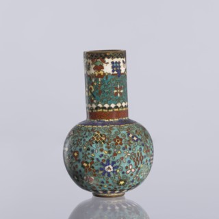 Vase, cloisonné enamel. Vase with a spherical belly and a long cylindrical neck decorated on the