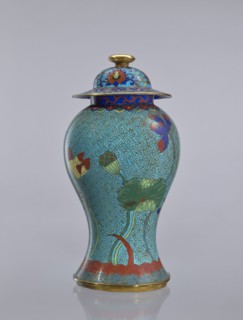 Vase with cover, Chinese, Qing dynasty 1644–1911, cloisonné enamel, decorated with lotuses and