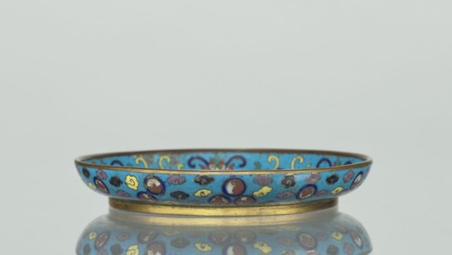 Round cloisonné enamel plate, 19th century, China. Round plate with a flat bottom, without a