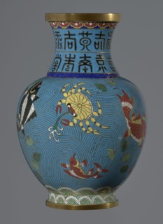 Vase, cloisonné enamel, 19th century, China Qing dynasty. Vessel on a foot with a neck; decoration