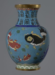 Vase, Cloisonné enamel vessel on a foot with a neck. Decoration: fish and crabs on a turquoise